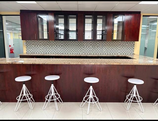 749M² OFFICE TO LET IN MIDRIDGE PARK